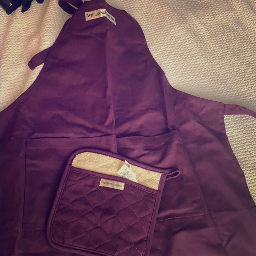 Brand new William Sonoma apron and pot holder
